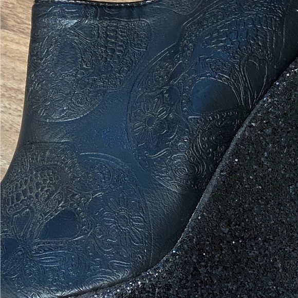 Iron Fist Skull Glitter Wedges - Picture 7 of 7